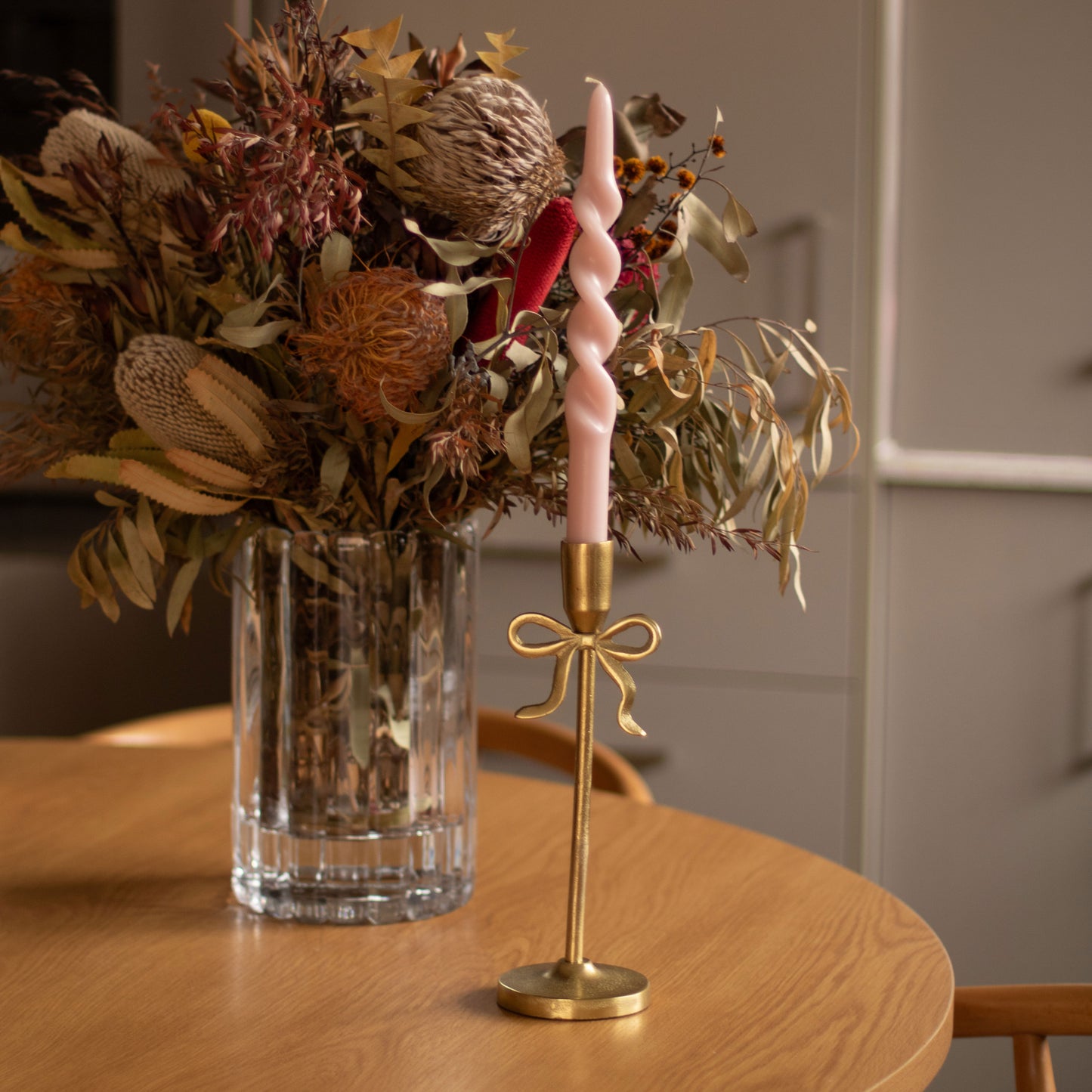 Shop our gold bow metal candleholder for taper candles. A sweet vintage-inspired decor piece for tables, shelves and cosy styling.