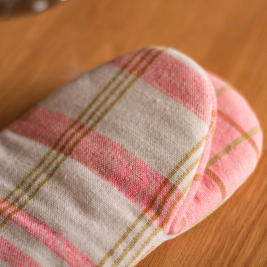 Shop our pink recycled cotton oven mitt with playful check design. A practical kitchen essential for baking, cooking and colourful styling.